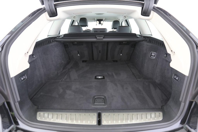 Vehicle image BMW 5 SERIES