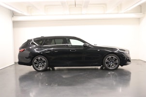 Vehicle image BMW 520d xDrive paddles Touring