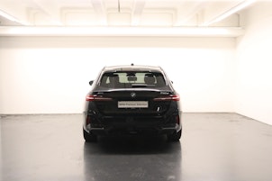 Vehicle image BMW 520d xDrive paddles Touring