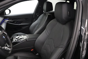 Vehicle image BMW 520d xDrive paddles Touring