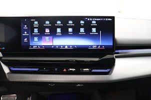 Vehicle image BMW 520d xDrive paddles Touring