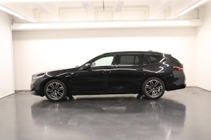 Vehicle image BMW 520d xDrive paddles Touring