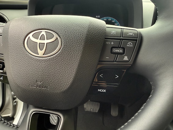 Vehicle image 14