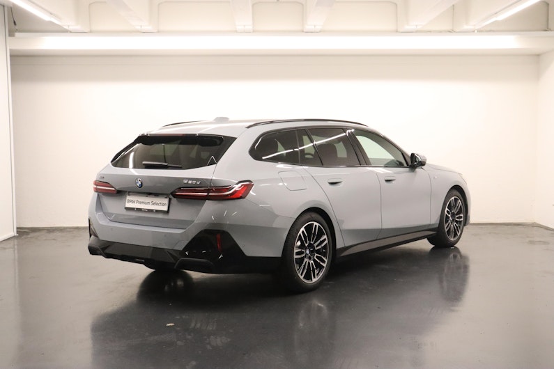 Vehicle image BMW 5 SERIES