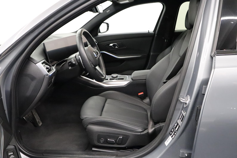 Vehicle image BMW 3 SERIES