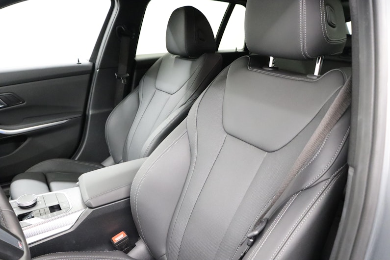 Vehicle image BMW 3 SERIES