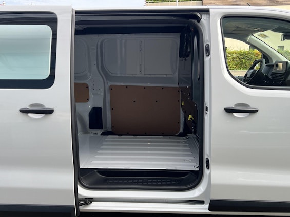 Vehicle image 19 Vehicle image 19