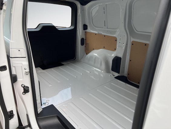 Vehicle image 16 Vehicle image 16