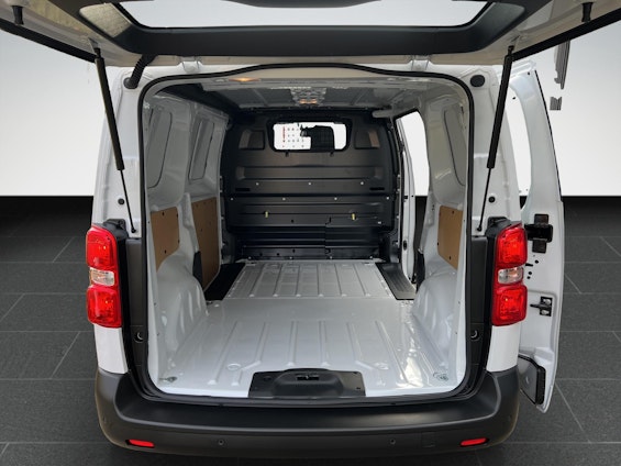 Vehicle image 17 Vehicle image 17