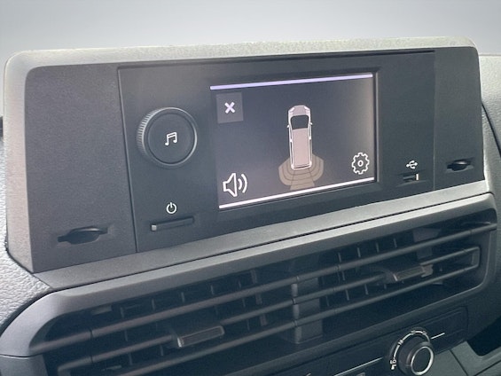 Vehicle image 13 Vehicle image 13