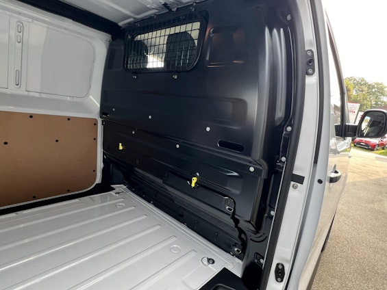 Vehicle image 14 Vehicle image 14