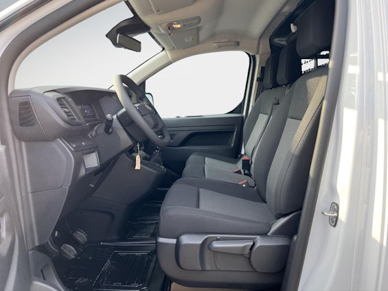 Vehicle image 8 Vehicle image 8