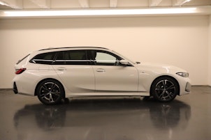 Vehicle image BMW 330d xDrive SAG Touring