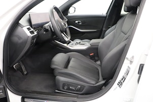 Vehicle image BMW 330d xDrive SAG Touring