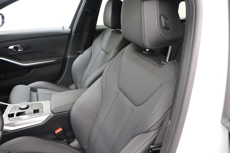 Vehicle image BMW 3 SERIES