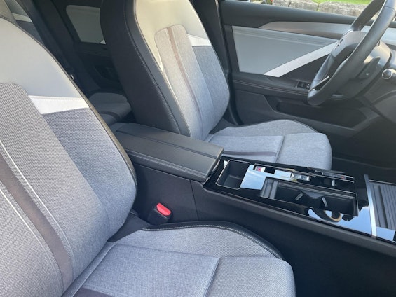 Vehicle image 5 Vehicle image 5