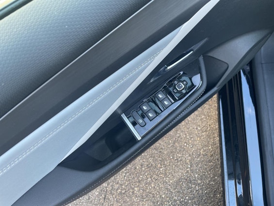 Vehicle image 8 Vehicle image 8