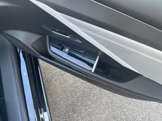 Vehicle image 9 Vehicle image 9