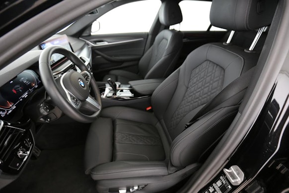 BMW 530d xDrive Touring 2