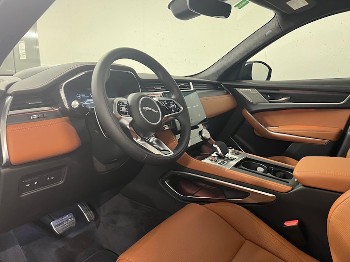 Vehicle image JAGUAR F-PACE