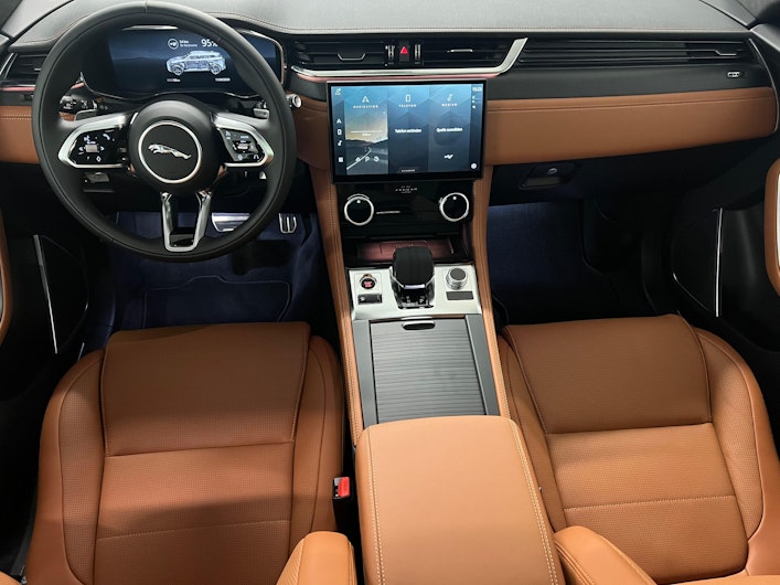 Vehicle image JAGUAR F-PACE