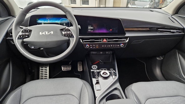 Vehicle image 4 Vehicle image 4