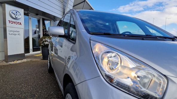 Vehicle image 15