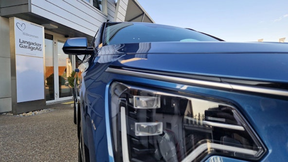 Vehicle image 15 Vehicle image 15