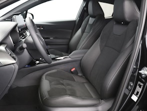 Vehicle image TOYOTA C-HR 2.0 VVTi HSD Move