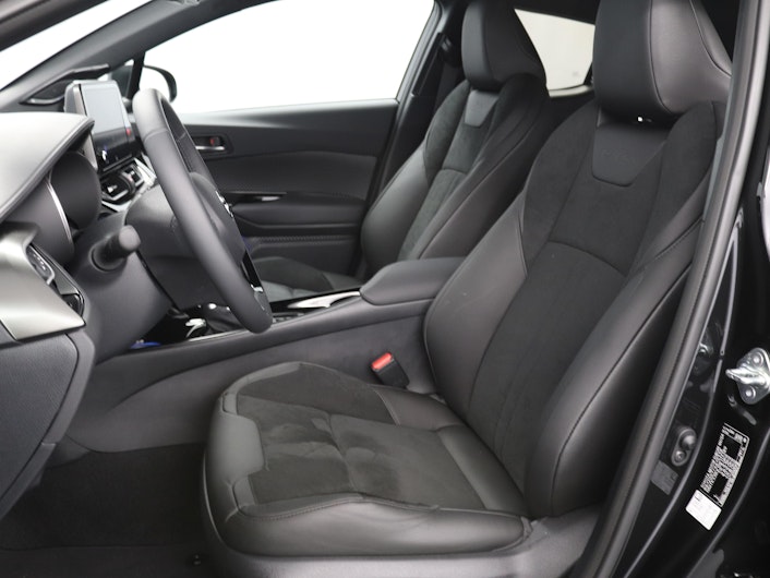 Vehicle image TOYOTA C-HR