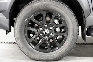 Toyota Hilux Double Cab.-Pick-up 2.8 D-4D 204 Invincible MHEV
