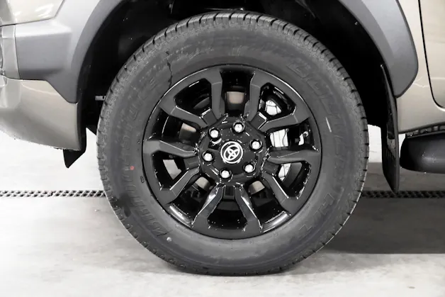 Toyota Hilux Double Cab.-Pick-up 2.8 D-4D 204 Invincible MHEV