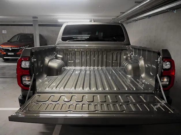 Toyota Hilux Double Cab.-Pick-up 2.8 D-4D 204 Invincible MHEV