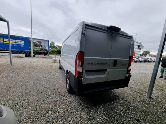 Peugeot Boxer 330 L2H1 2.2 BlueHDi 140PS