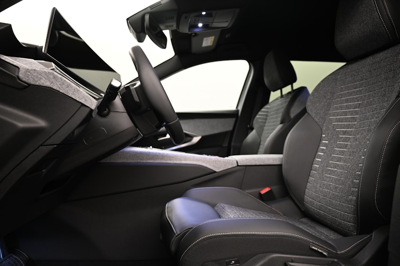 Vehicle image PEUGEOT 5008