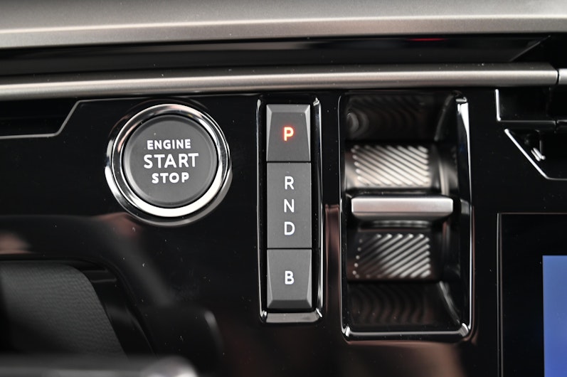 Vehicle image PEUGEOT 5008