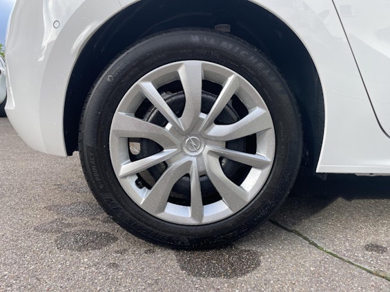 Vehicle image 15 Vehicle image 15