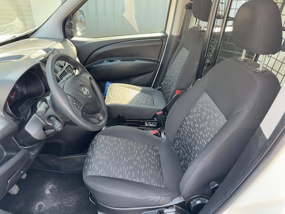 Vehicle image 6 Vehicle image 6