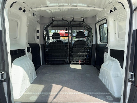 Vehicle image 9 Vehicle image 9