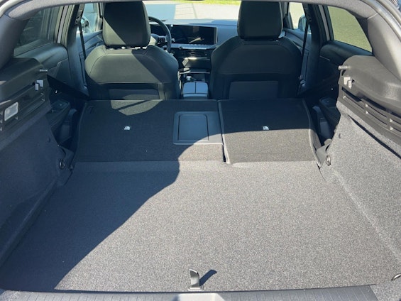 Vehicle image 9 Vehicle image 9