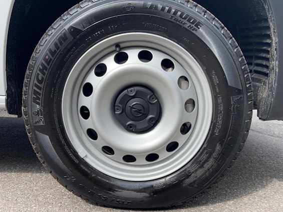 Vehicle image 9 Vehicle image 9