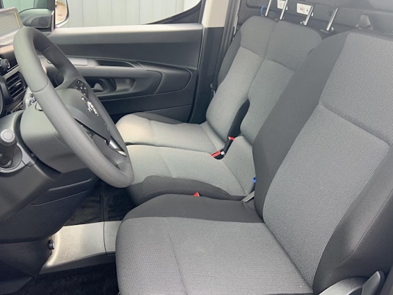 Vehicle image 6 Vehicle image 6