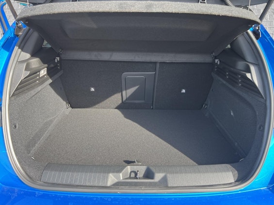 Vehicle image 8 Vehicle image 8