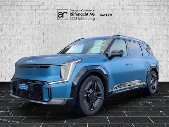 First vehicle image