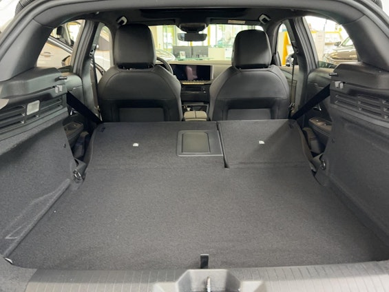 Vehicle image 9 Vehicle image 9