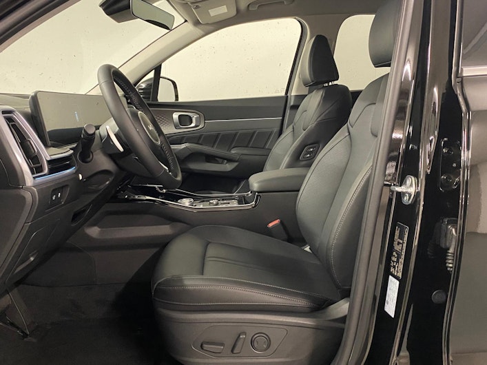 Vehicle image KIA SORENTO