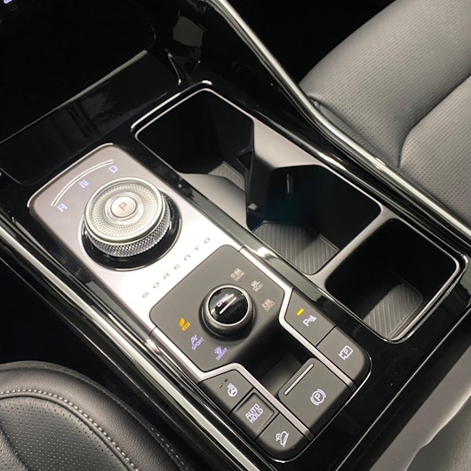 Vehicle image KIA SORENTO