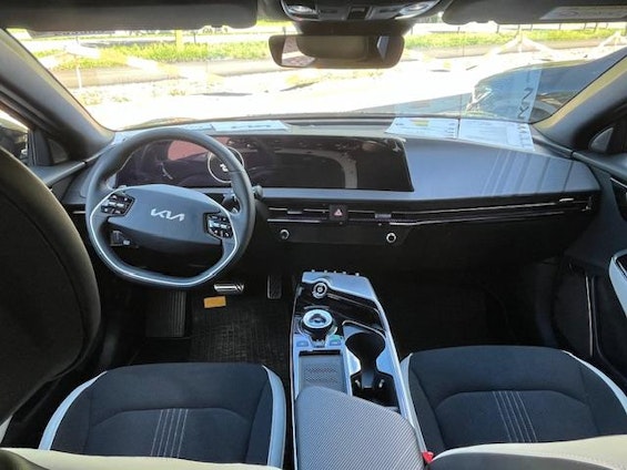 Vehicle image 6 Vehicle image 6