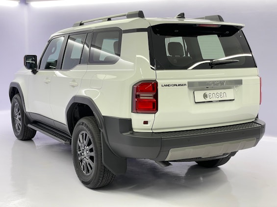 Vehicle image 4 Vehicle image 4