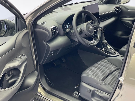 Vehicle image 6 Vehicle image 6